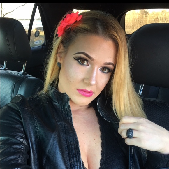 Meet your Posher, Mary - Picture 2 of 2